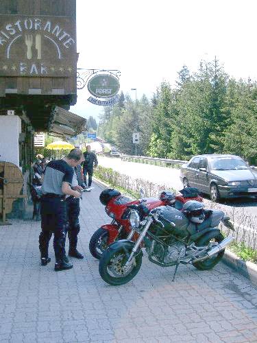 Erster Boxenstop in den Dolomiten