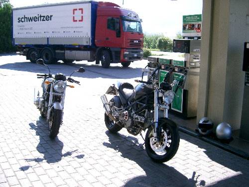 Erwartungsvolle und durstige Monster