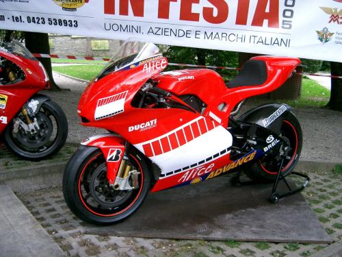 Ducati Desmosedici GP4 von Loris Capirossi